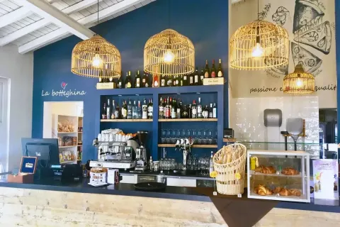 Café & Restaurant